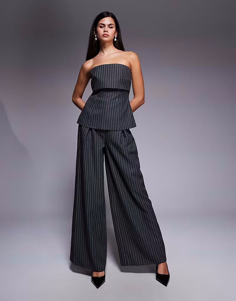 Костюм из брюк в полоску Asos Luxe, серый
Костюм из брюк в полоску Asos Luxe, серый