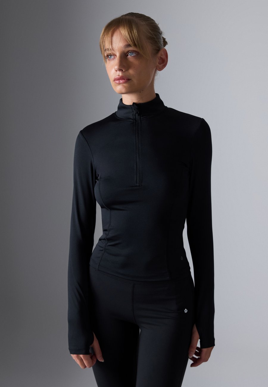 Топ Even&Odd active QUICK DRY LONG SLEEVE TOP WITH 1/2 ZIP AND THUMB HOLES, Black
Топ Even&Odd active QUICK DRY LONG SLEEVE TOP WITH 1/2 ZIP AND THUMB HOLES, Black