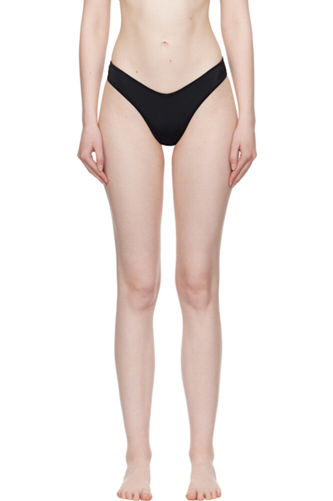 Черный купальник-бикини «Калла» BELLE
Черный купальник-бикини «Калла» BELLE