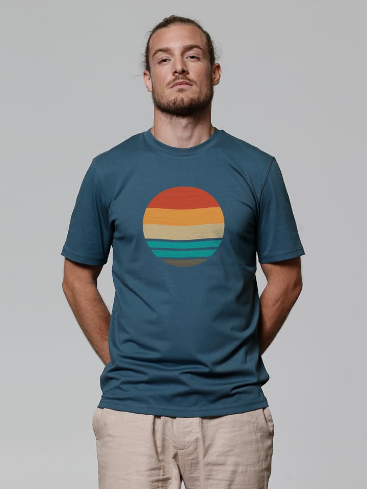 Футболка Retro Sunset Ocean в цвете бензин wat Apparel
Футболка Retro Sunset Ocean в цвете бензин wat Apparel