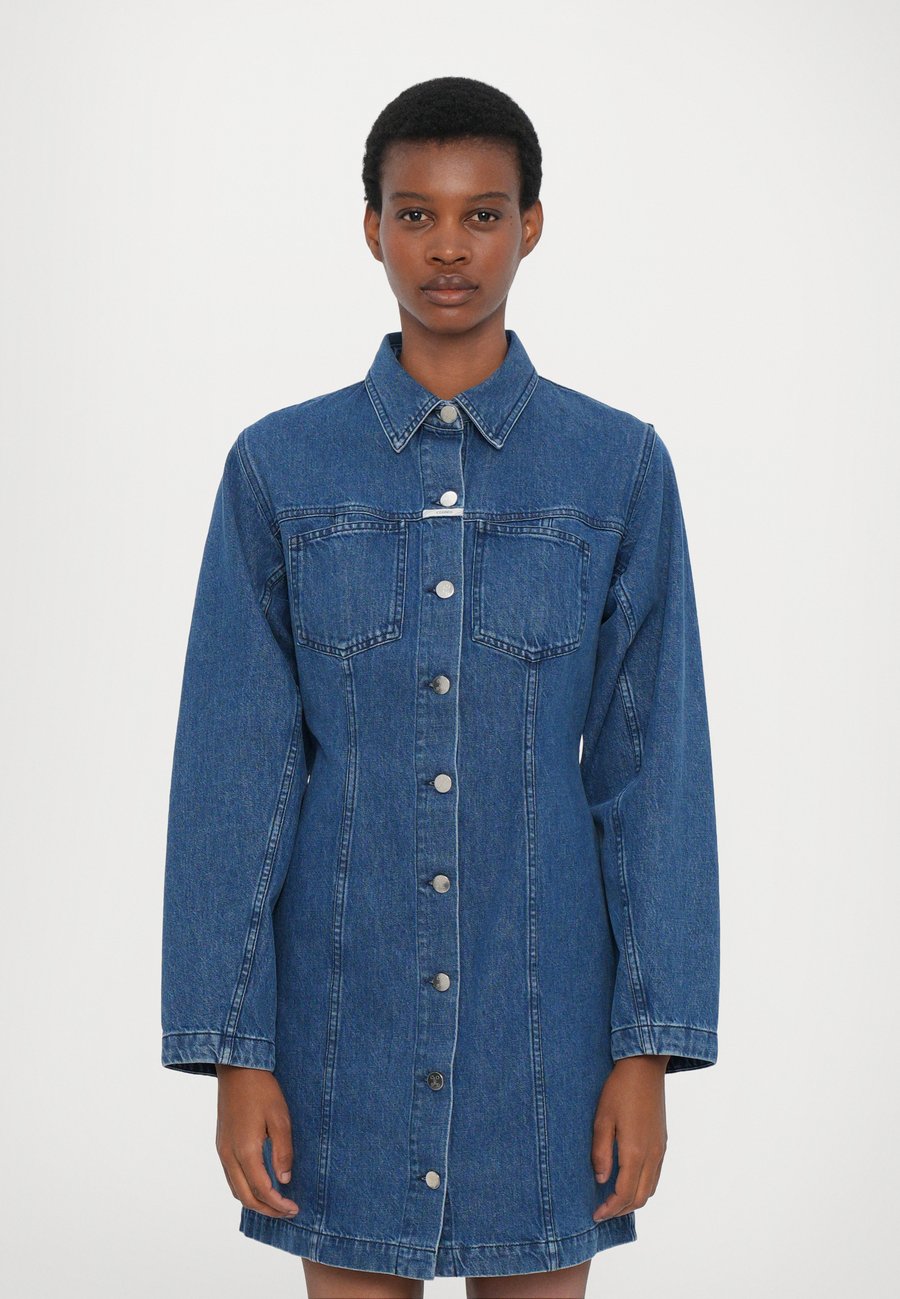 Платье CLOSED FITTED DRESS, Mid Blue/Blue
Платье CLOSED FITTED DRESS, Mid Blue/Blue