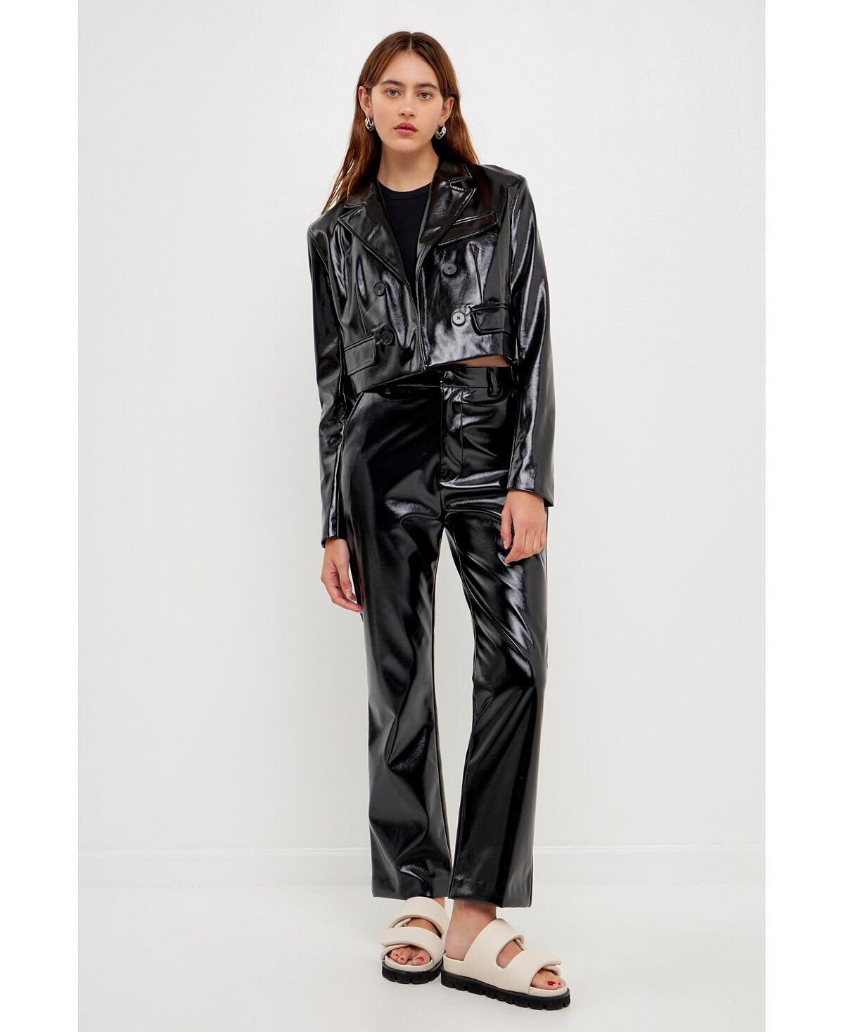 Женская укороченная куртка из блестящей искусственной кожи Grey Lab, черный
Женская укороченная куртка из блестящей искусственной кожи Grey Lab, черный