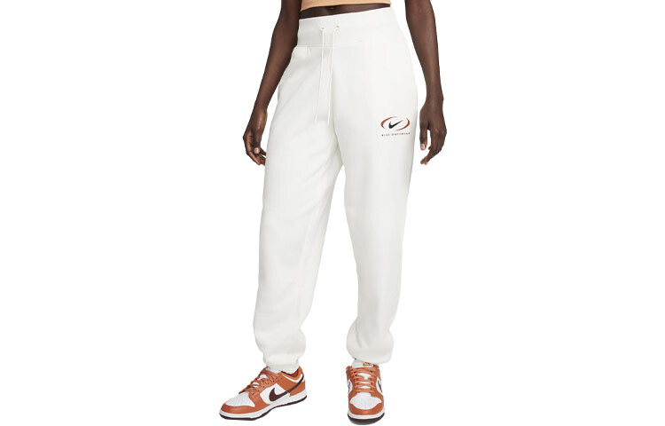 Трикотажные спортивные штаны женские белые Nike
Трикотажные спортивные штаны женские белые Nike
