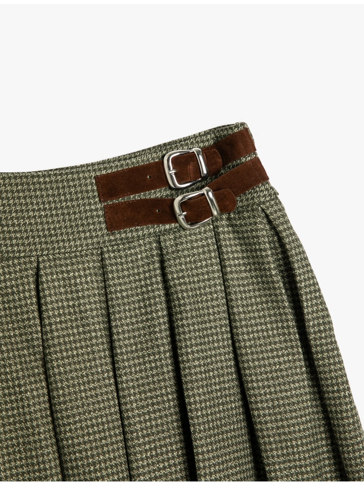 Зеленые шорты с узором KOTON
Зеленые шорты с узором KOTON