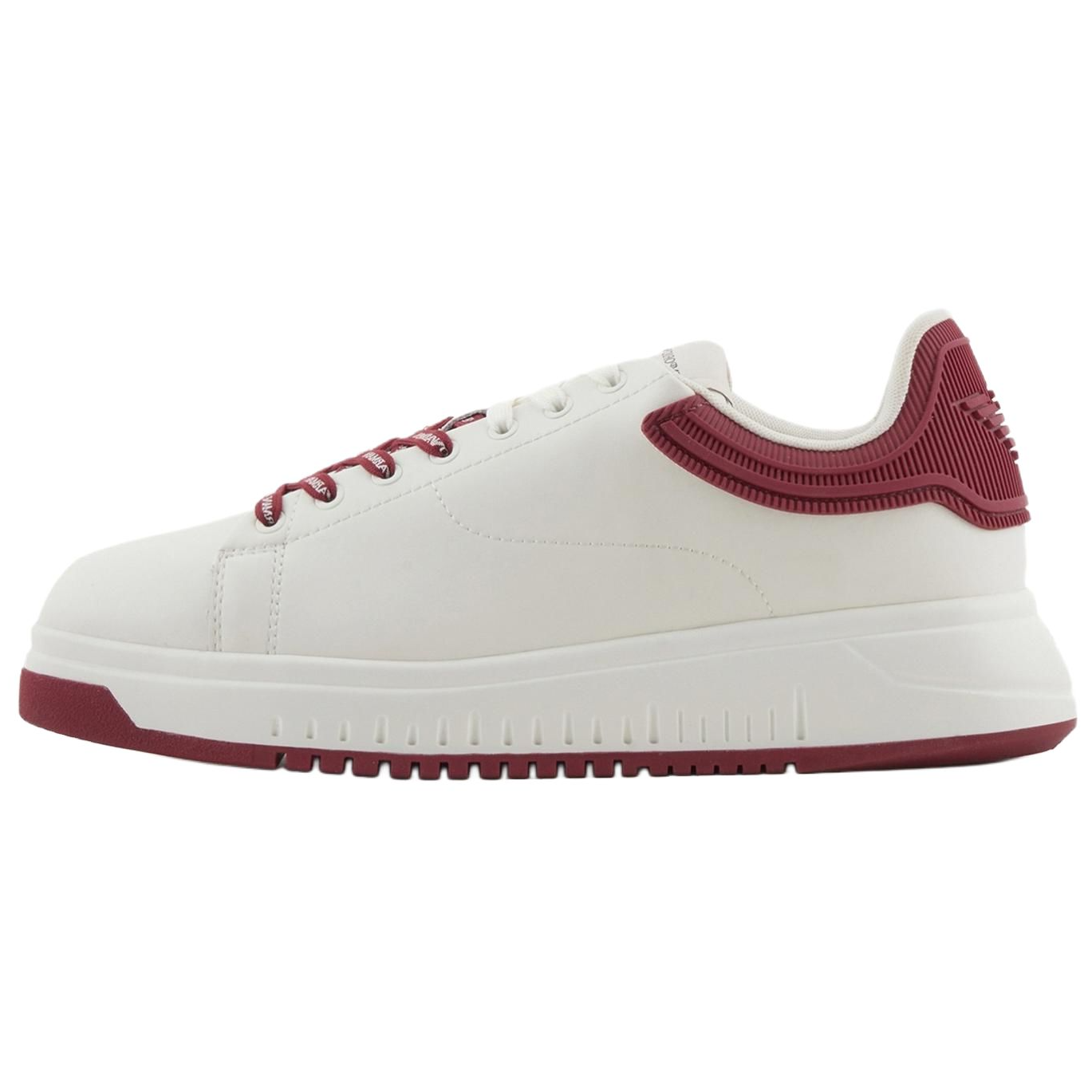 Кроссовки со шнуровкой и нашивкой-логотипом EMPORIO ARMANI
Кроссовки со шнуровкой и нашивкой-логотипом EMPORIO ARMANI