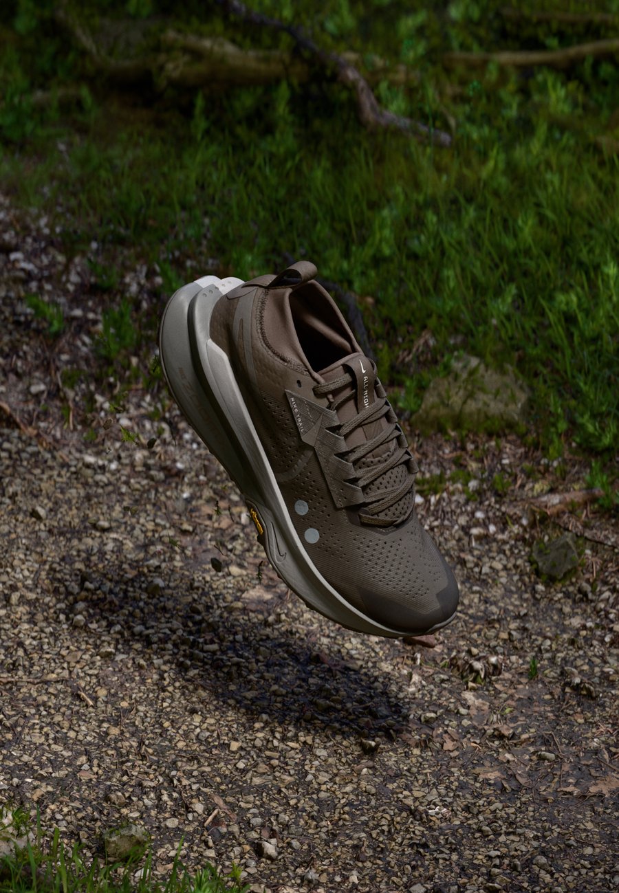 Кроссовки Nike Performance ZOOMX ZEGAMA 2, Ironstone/Cave Stone/College Grey/Phantom/Opti Yellow/Dark Grey
Кроссовки Nike Performance ZOOMX ZEGAMA 2, Ironstone/Cave Stone/College Grey/Phantom/Opti Yellow/Dark Grey