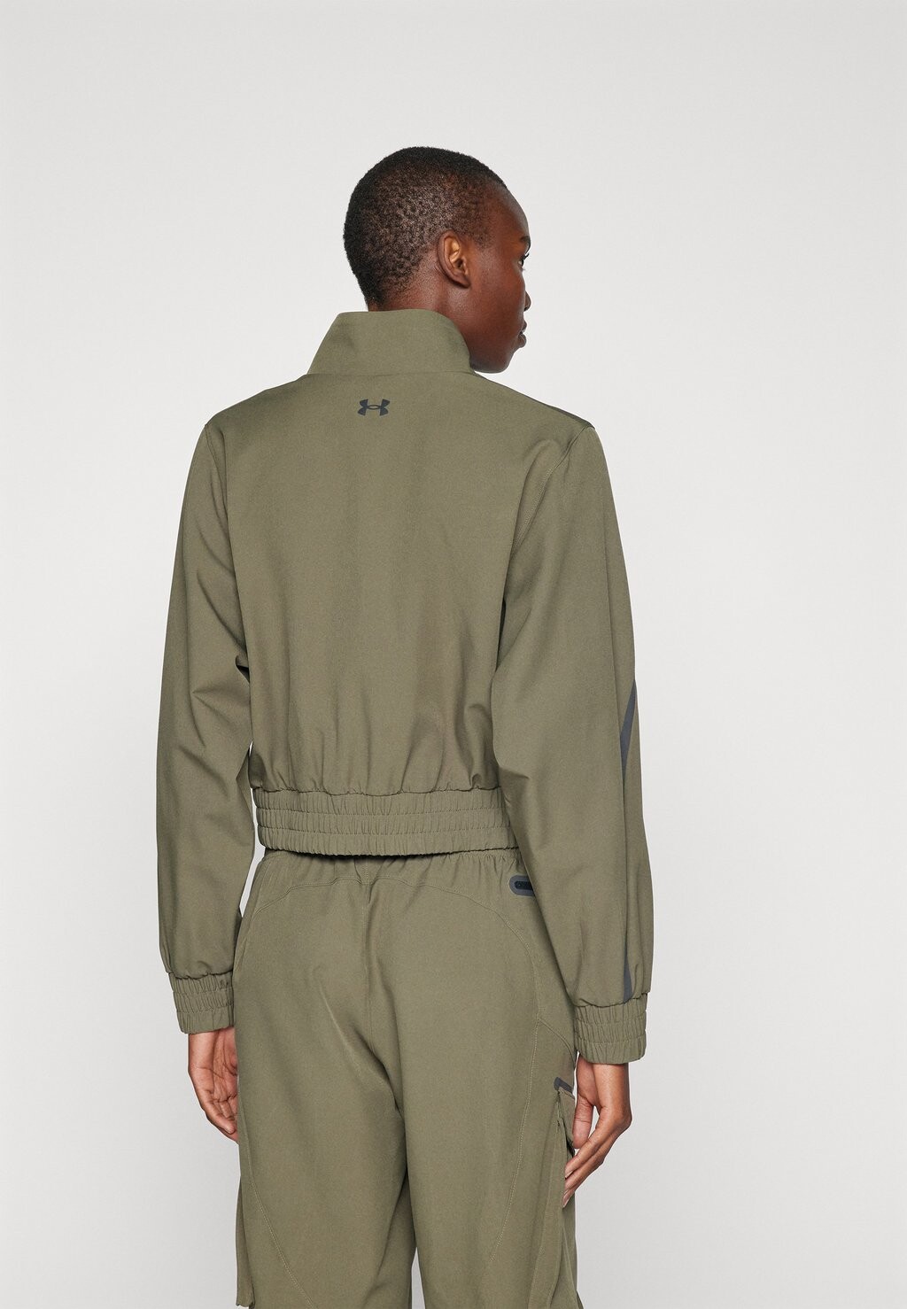 Тренировочная куртка UNSTOPPABLE CROP JACKET Under Armour, оливково-зеленый
Тренировочная куртка UNSTOPPABLE CROP JACKET Under Armour, оливково-зеленый