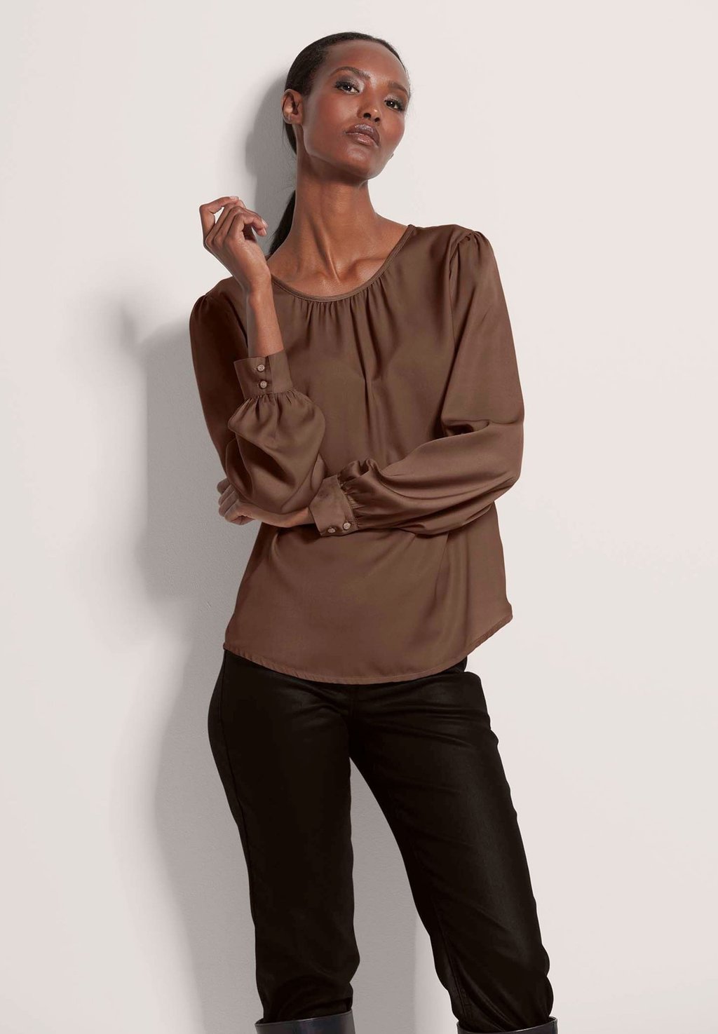 Блуза MADELEINE, коричневый
Блуза MADELEINE, коричневый
