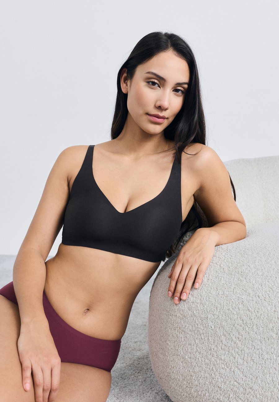 Бюстгальтер Chantelle SOFTSTRETCH POWER WIREFREE BRA, Black
Бюстгальтер Chantelle SOFTSTRETCH POWER WIREFREE BRA, Black