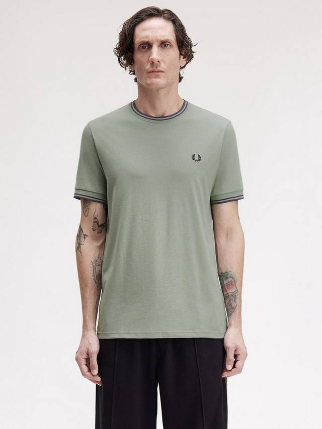 Хлопковая футболка с коротким рукавом и круглым вырезом Fred Perry
Хлопковая футболка с коротким рукавом и круглым вырезом Fred Perry
