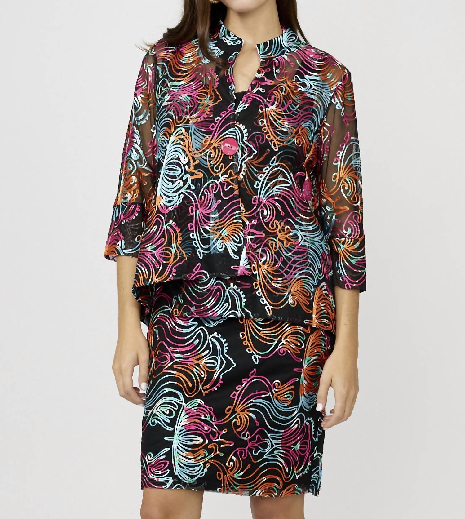 Вязаная стеганая куртка в черном цвете с разноцветными вставками Frank Lyman
Вязаная стеганая куртка в черном цвете с разноцветными вставками Frank Lyman