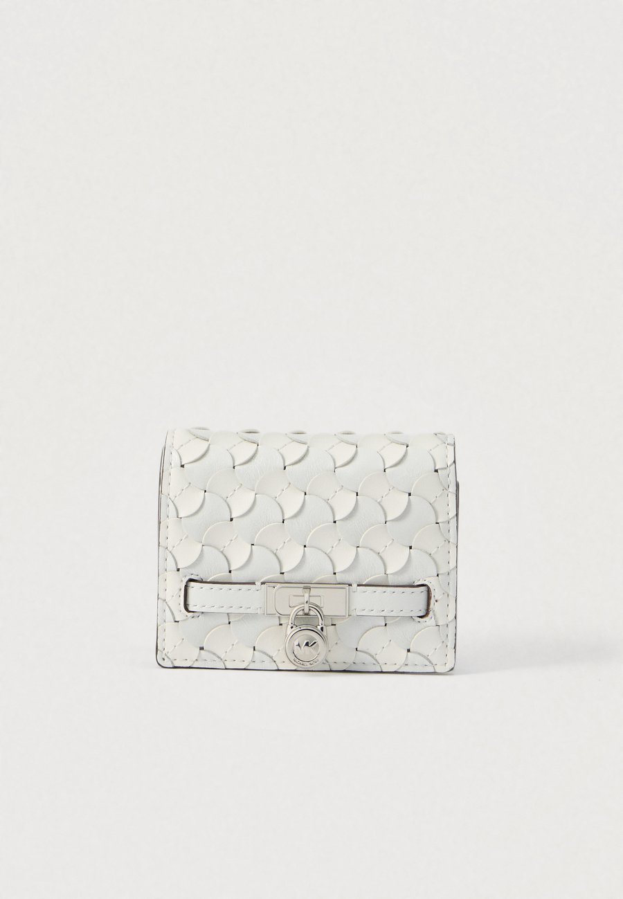 Кошелек MICHAEL Michael Kors HAMILTON MODERNE COMPACT WALLET, Optic White/White
Кошелек MICHAEL Michael Kors HAMILTON MODERNE COMPACT WALLET, Optic White/White