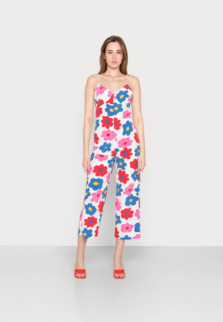 Комбинезон Glamorous LACE UP BACK LOOSE WIDE LEG, Bright Large/Multi-Coloured
Комбинезон Glamorous LACE UP BACK LOOSE WIDE LEG, Bright Large/Multi-Coloured