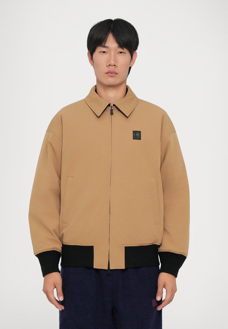 Куртка EA7 Emporio Armani Light jacket, Tigers Eye/Beige
Куртка EA7 Emporio Armani Light jacket, Tigers Eye/Beige