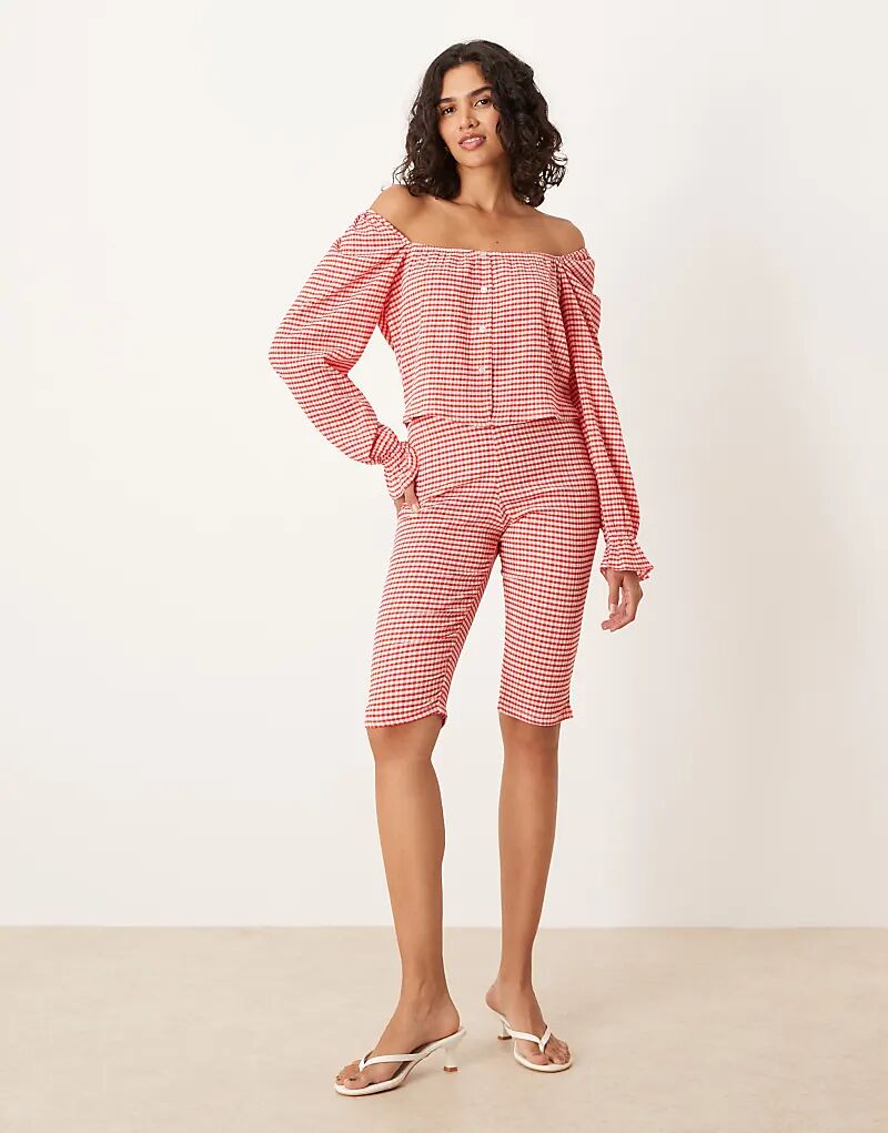 Леггинсы-капри ASOS DESIGN в красную клетку — часть комплекта
Леггинсы-капри ASOS DESIGN в красную клетку — часть комплекта