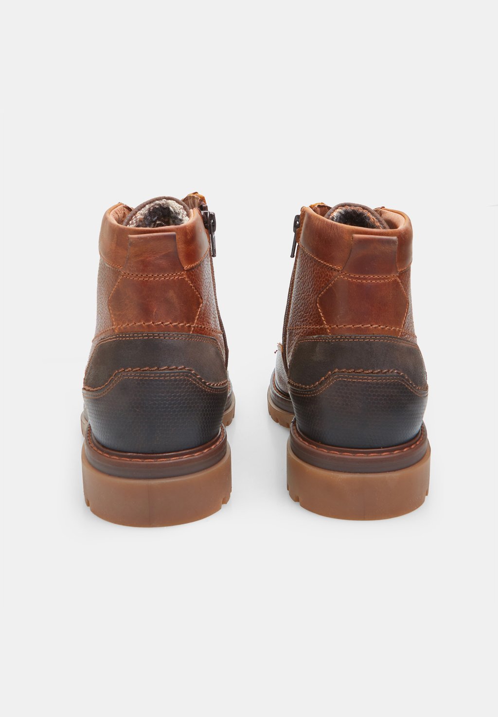 Ботильоны на шнуровке Bata, коричневый
Ботильоны на шнуровке Bata, коричневый