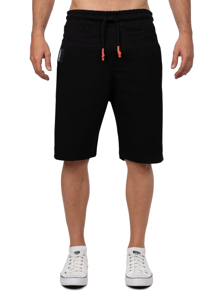 Шорты в черном Cipo & Baxx
Шорты в черном Cipo & Baxx