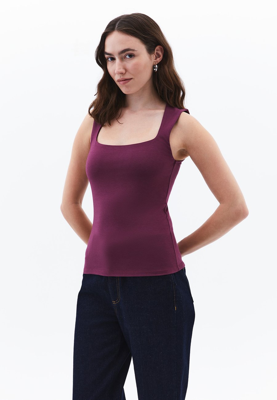 Топ OXXO MIT ECKIGEM AUSSCHNITT, Crushed Violets/Dark Purple
Топ OXXO MIT ECKIGEM AUSSCHNITT, Crushed Violets/Dark Purple