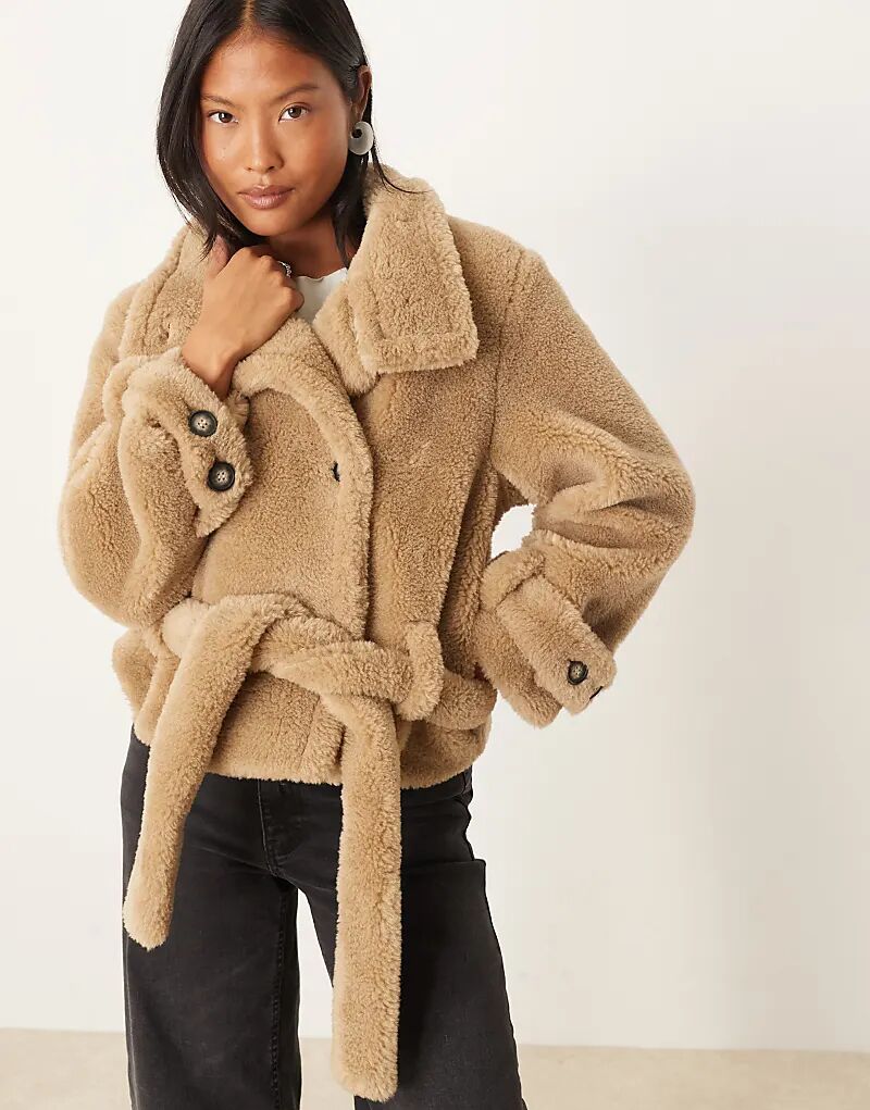 Укороченный тренчкот ASOS DESIGN Petite из искусственного меха овсяного цвета
Укороченный тренчкот ASOS DESIGN Petite из искусственного меха овсяного цвета