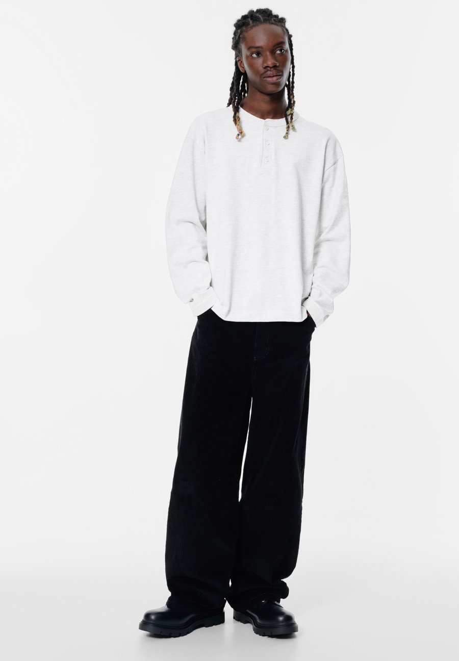 Топ PULL&BEAR WITH BUTTONS, Light Grey
Топ PULL&BEAR WITH BUTTONS, Light Grey