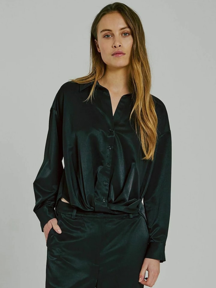 Рубашка Талуа черного цвета Norr
Рубашка Талуа черного цвета Norr