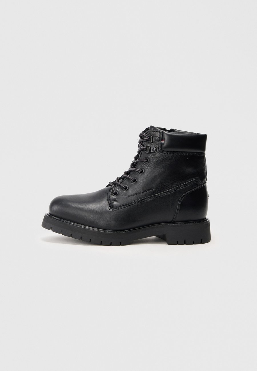 Ботинки Tommy Hilfiger FLEX OUTDOOR, Black
Ботинки Tommy Hilfiger FLEX OUTDOOR, Black