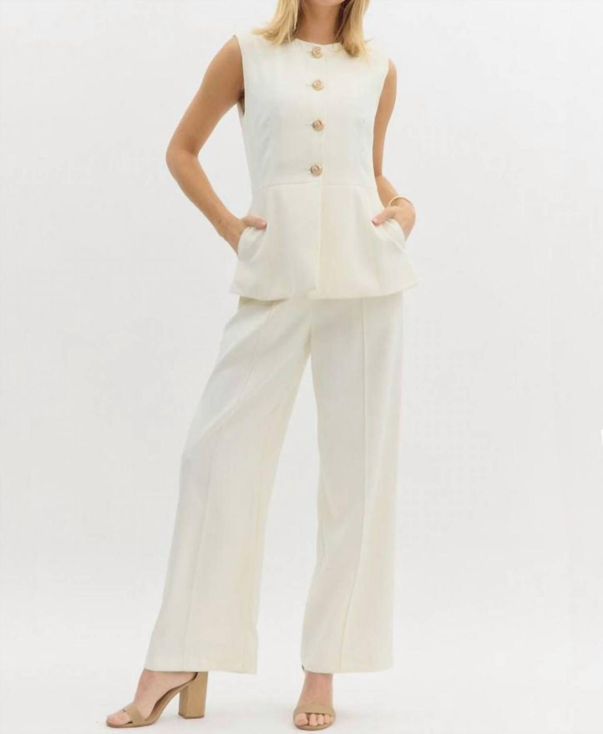 Женские брюки прямого кроя в цвете экрю Entro, Ecru
Женские брюки прямого кроя в цвете экрю Entro, Ecru