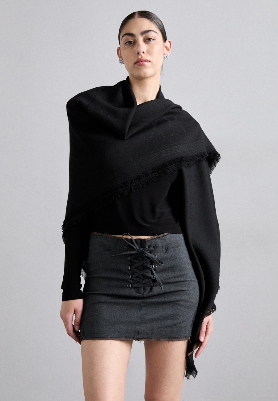 Шарф Zadig & Voltaire GLENN MONOGRAM, Black
Шарф Zadig & Voltaire GLENN MONOGRAM, Black