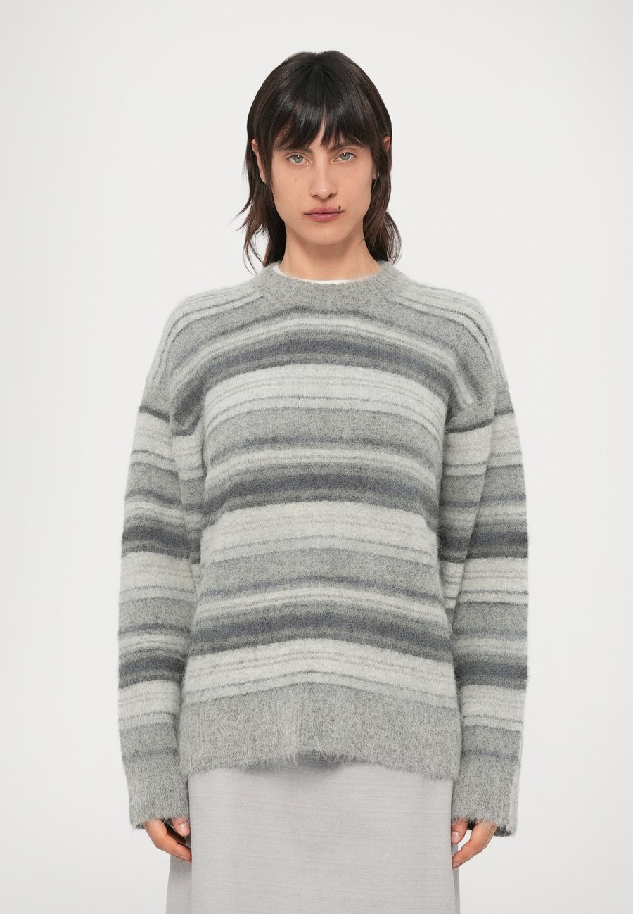Джемпер Holzweiler FLUFFY STRIPE CREW, Grey /Grey
Джемпер Holzweiler FLUFFY STRIPE CREW, Grey /Grey