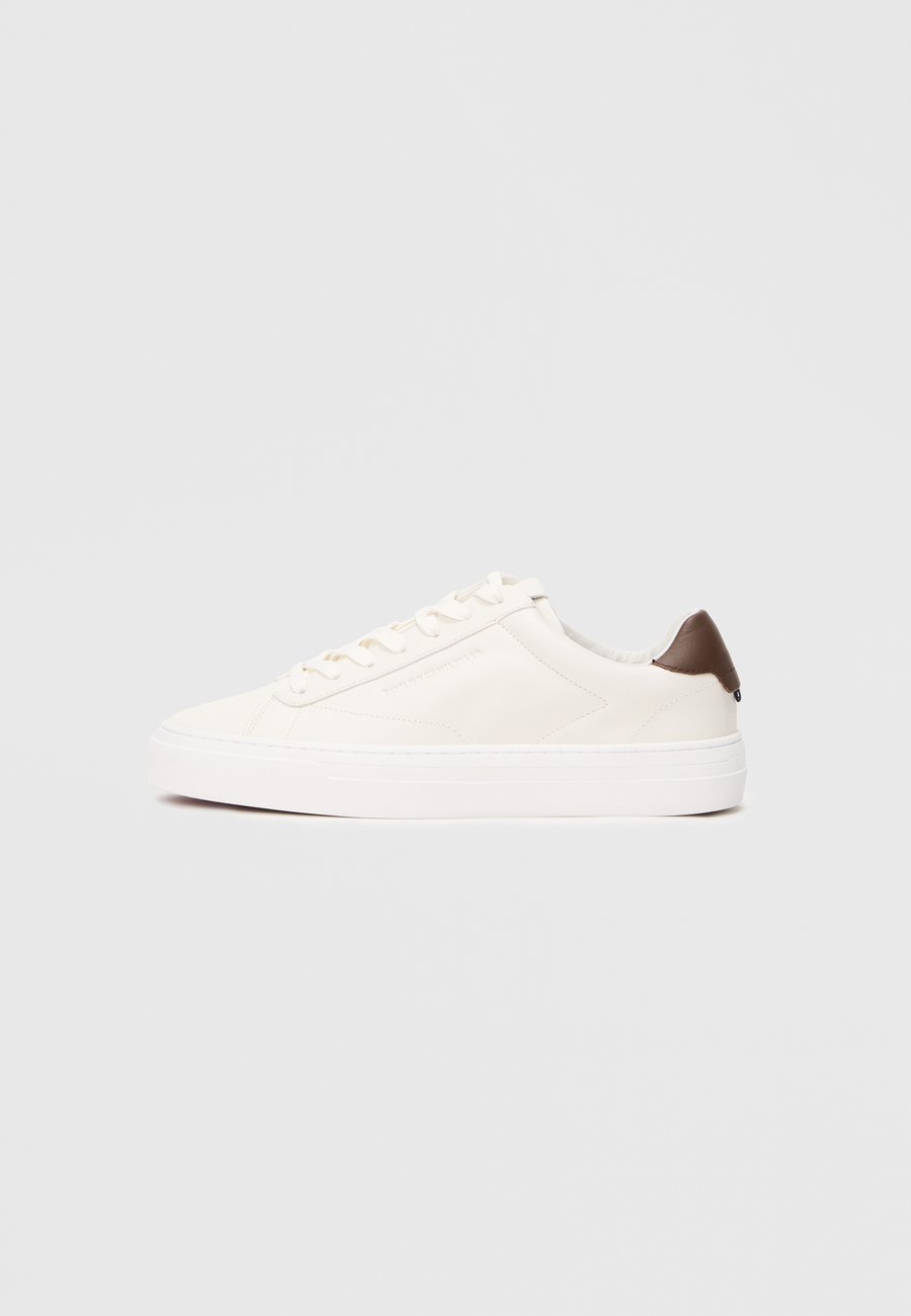 Кроссовки Tommy Hilfiger PREMIUM CUPSOLE, Ecru/Legacy Brown/Off-White
Кроссовки Tommy Hilfiger PREMIUM CUPSOLE, Ecru/Legacy Brown/Off-White