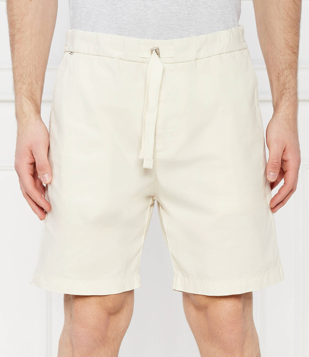 Шорты BOSS BLACK Regular Fit, кремовый
Шорты BOSS BLACK Regular Fit, кремовый