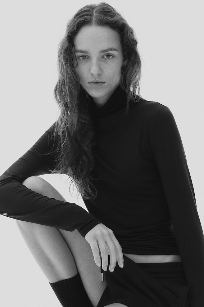 Рубашка из лиоцелла и водолазка H&M, черный
Рубашка из лиоцелла и водолазка H&M, черный