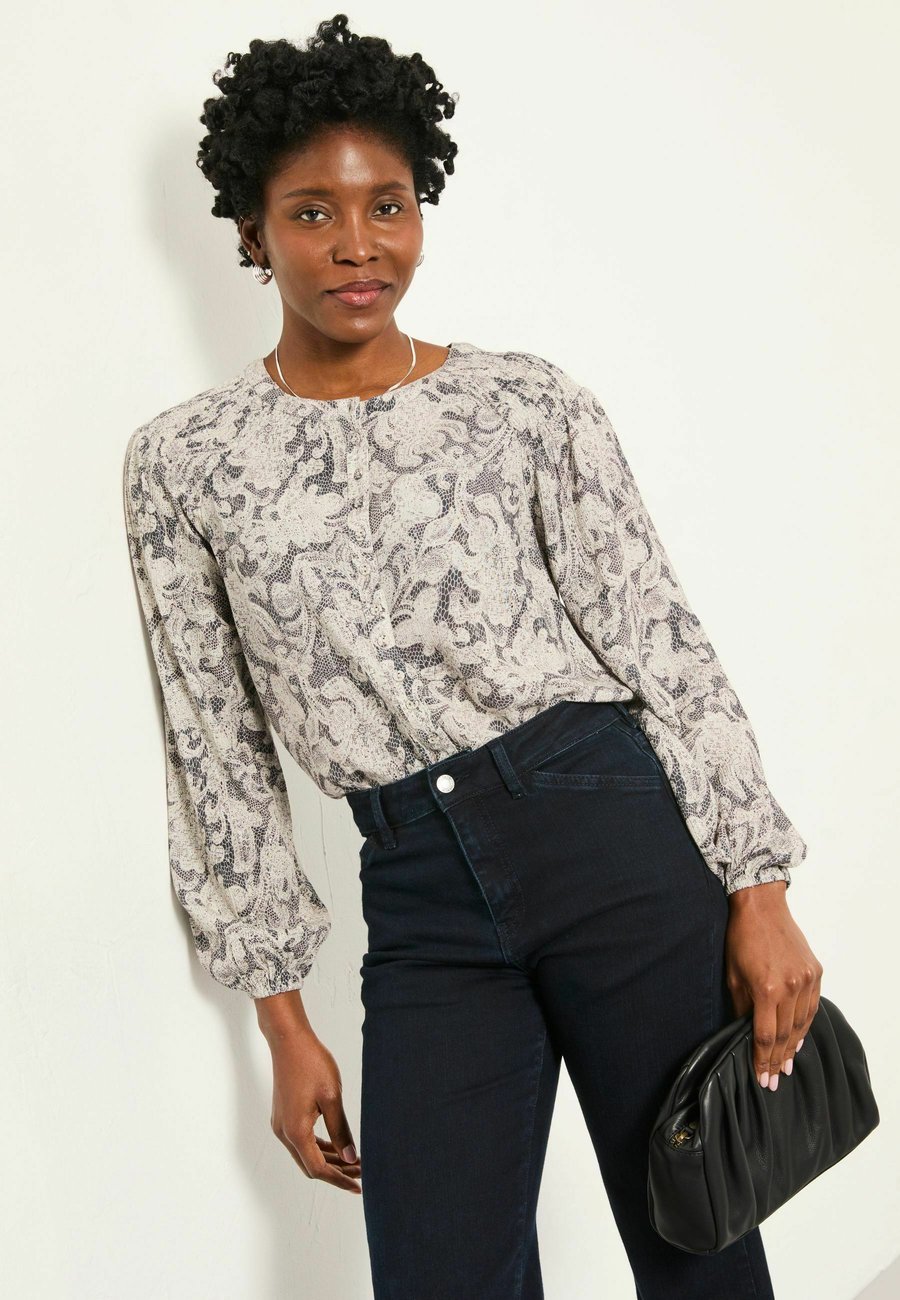 Блуза FatFace REGULAR FIT , Charcoal Grey Decorative Floral/Grey
Блуза FatFace REGULAR FIT , Charcoal Grey Decorative Floral/Grey