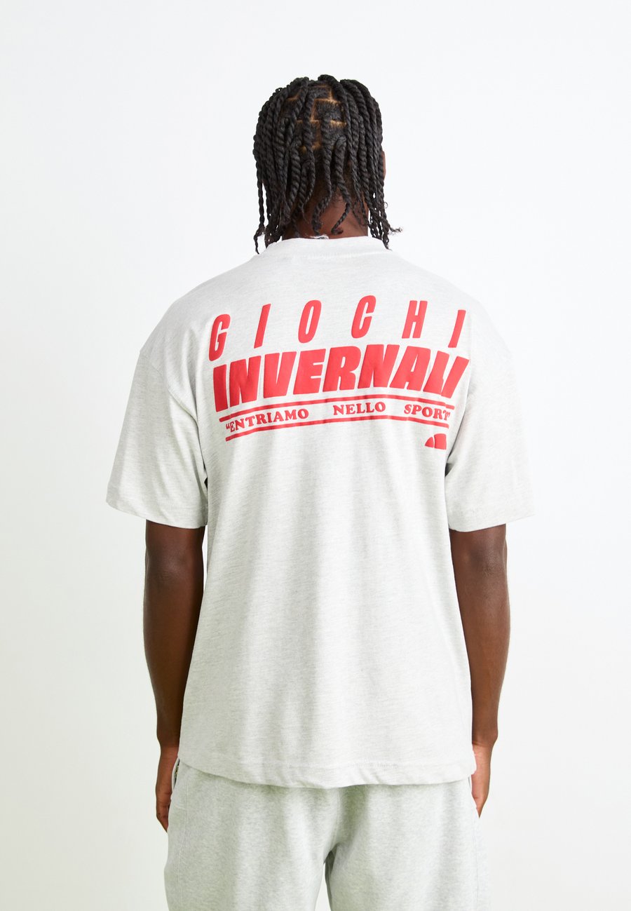 Футболка Ellesse ENTRIAMO TEE, Light Grey Marl/Mottled Light Grey, Серый, Футболка Ellesse ENTRIAMO TEE, Light Grey Marl/Mottled Light Grey
Футболка Ellesse ENTRIAMO TEE, Light Grey Marl/Mottled Light Grey, Серый, Футболка Ellesse ENTRIAMO TEE, Light Grey Marl/Mottled Light Grey