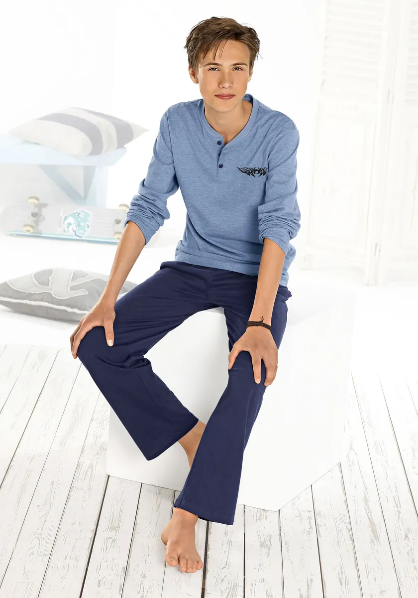 Пижамы AUTHENTIC LE JOGGER (2 шт., 1 шт.), удлиненный фасон, верх с планкой на пуговицах, синий
Пижамы AUTHENTIC LE JOGGER (2 шт., 1 шт.), удлиненный фасон, верх с планкой на пуговицах, синий