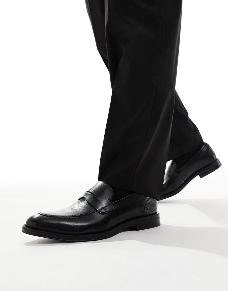 База Лондона Кеннеди в черном Base London
База Лондона Кеннеди в черном Base London