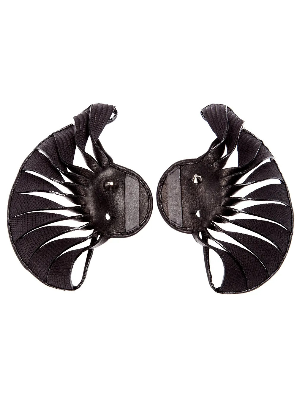 Кафф в форме ракушки Thomasine, черный
Кафф в форме ракушки Thomasine, черный