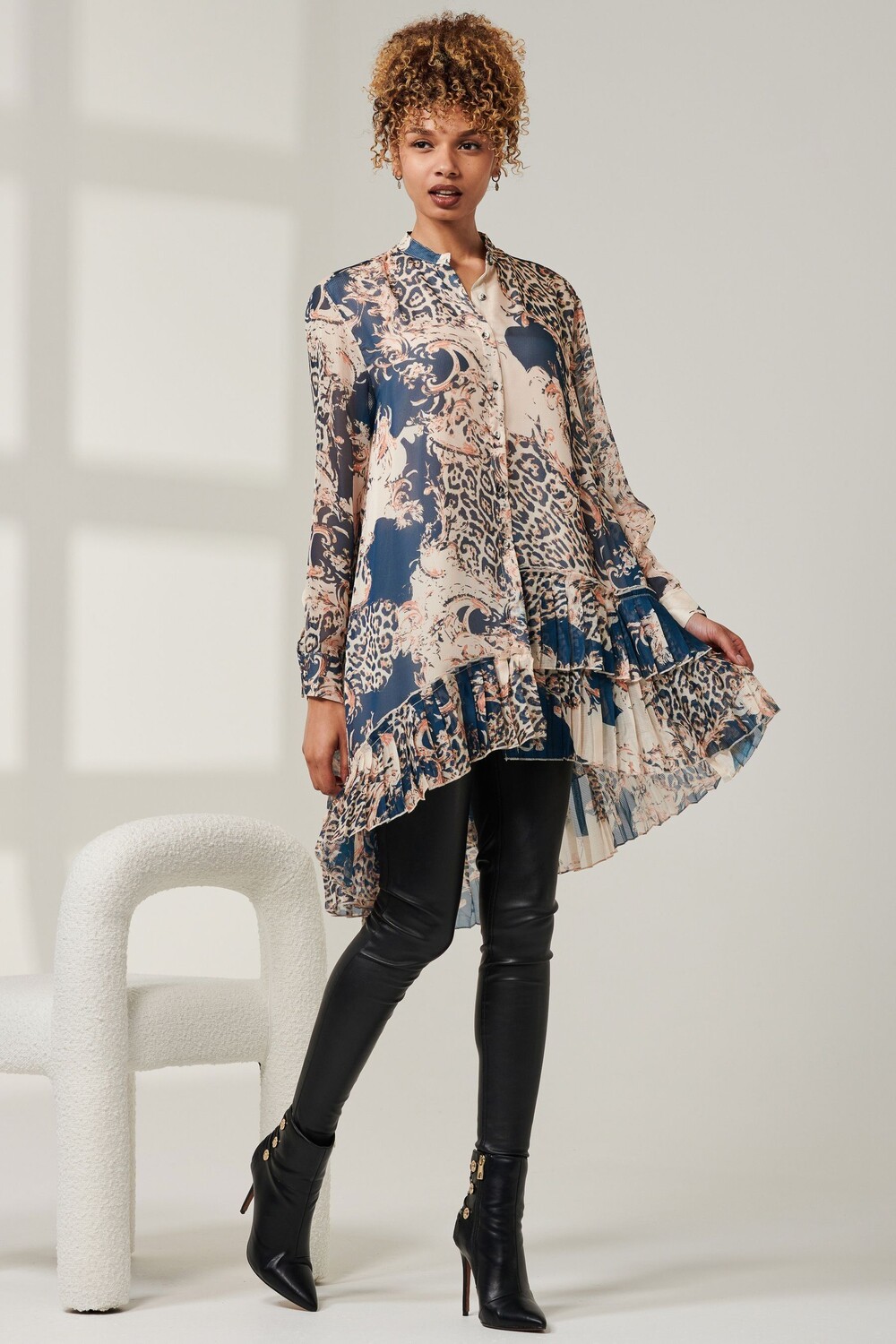 Рубашка с асимметричным многоуровневым подолом Jolie Moi, синий
Рубашка с асимметричным многоуровневым подолом Jolie Moi, синий