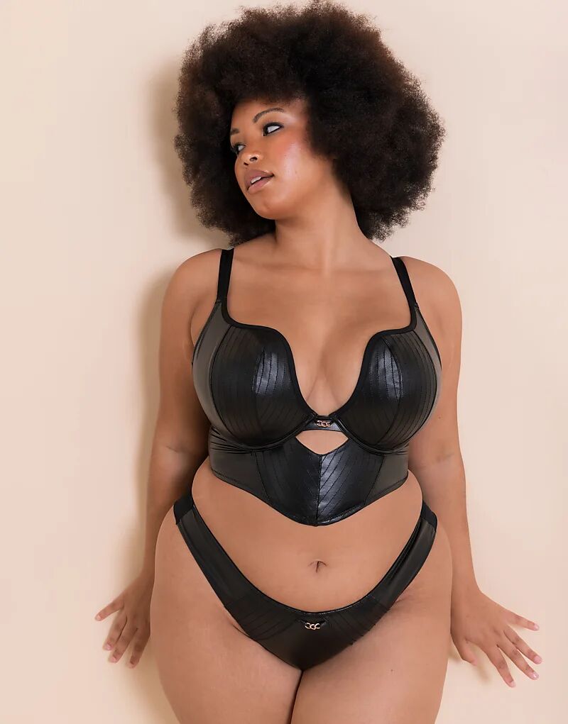 Пышнотелая Кейт Скэнтилли обожает бразильские шорты из кожзаменителя черного цвета
Пышнотелая Кейт Скэнтилли обожает бразильские шорты из кожзаменителя черного цвета