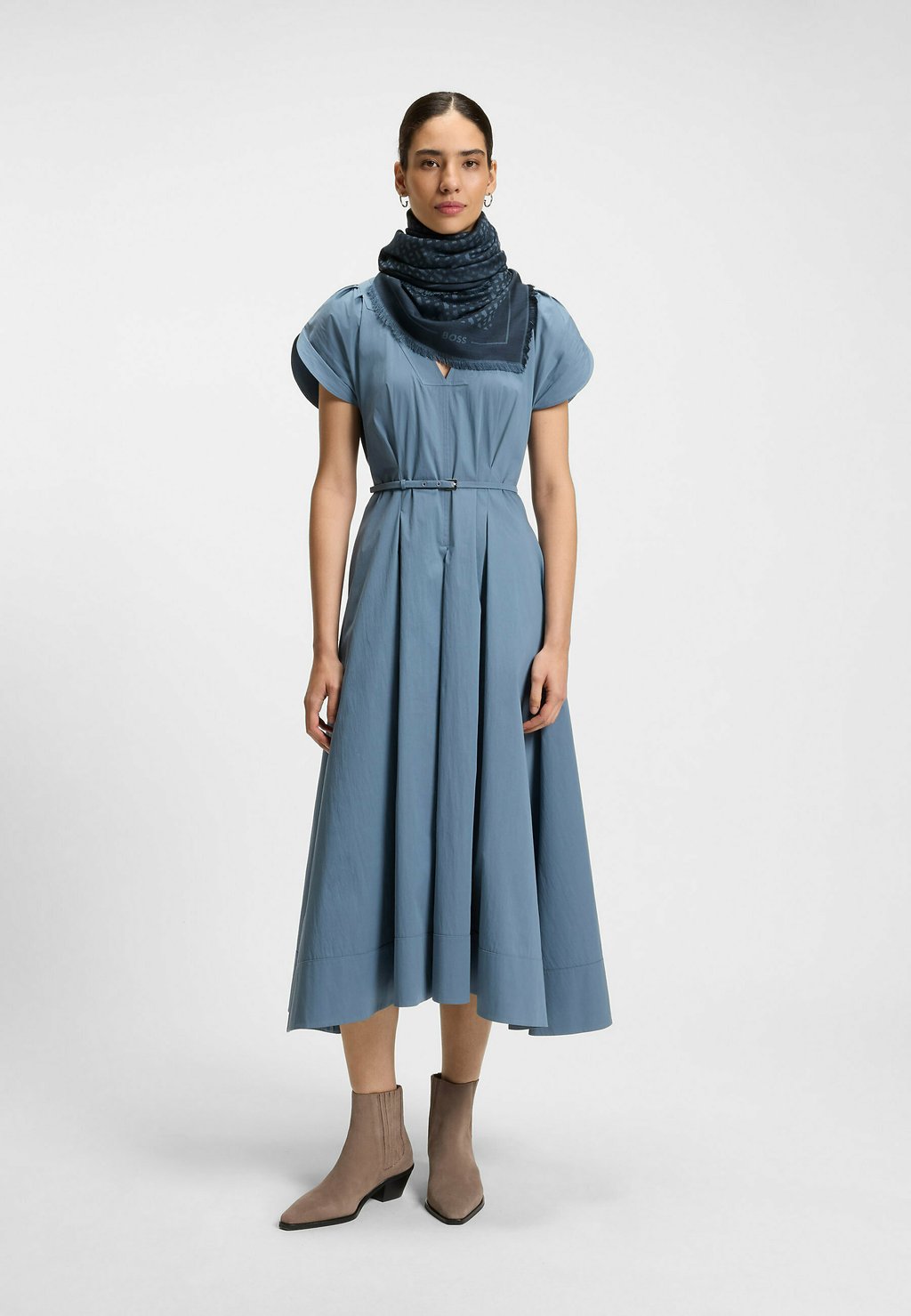 Шарф LEDONIA BOSS, темно-синий
Шарф LEDONIA BOSS, темно-синий