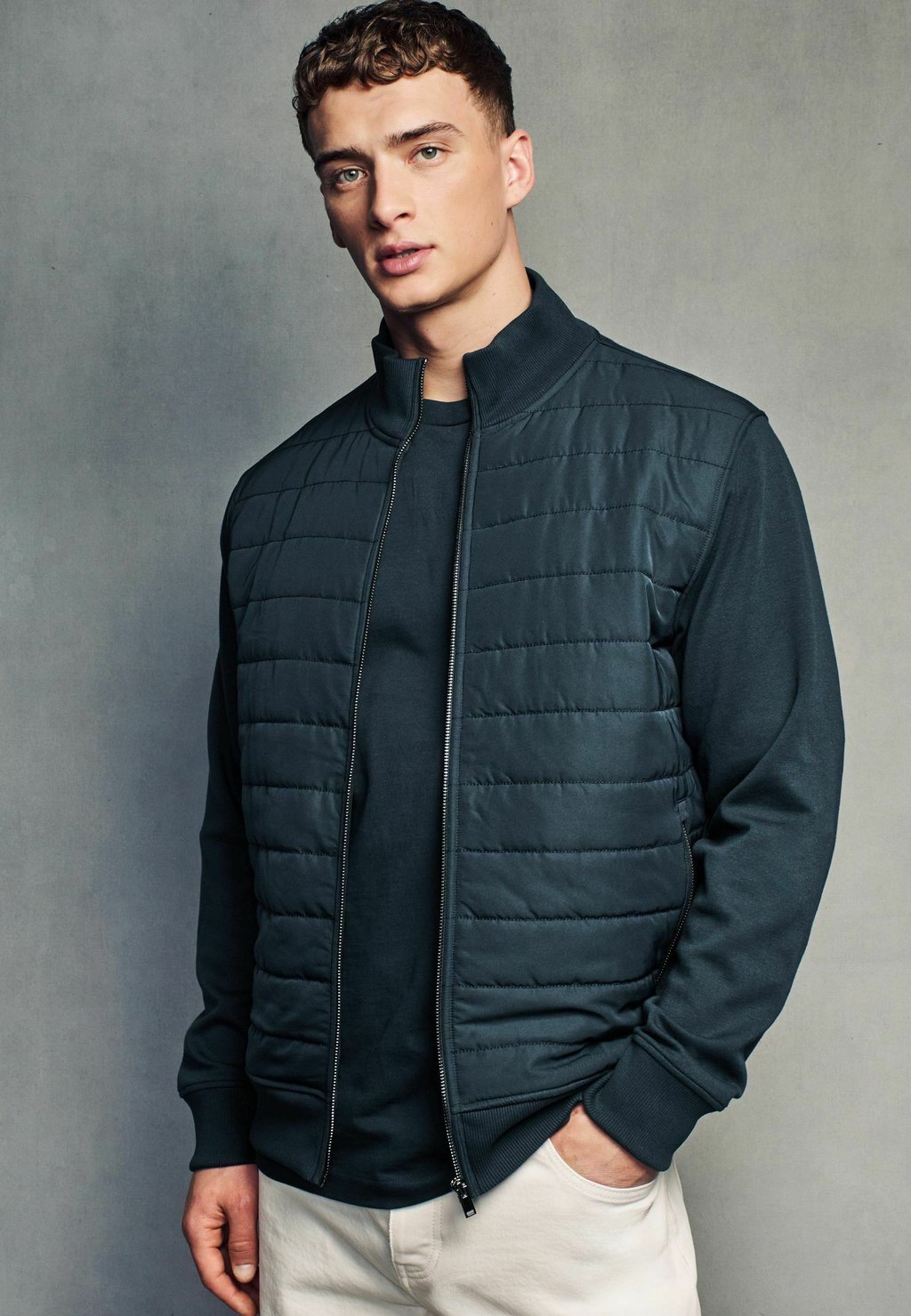 Легкая куртка HYBRID NECK REGULAR FIT Next, синий
Легкая куртка HYBRID NECK REGULAR FIT Next, синий