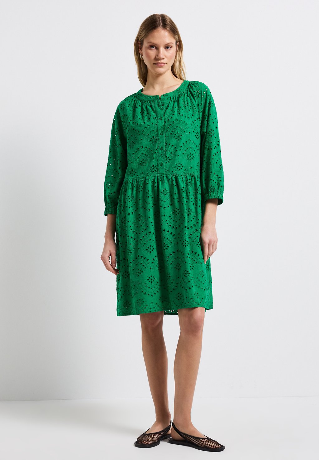 Повседневное платье MIT LOCHSTICKEREI Street One, светло-зеленый
Повседневное платье MIT LOCHSTICKEREI Street One, светло-зеленый