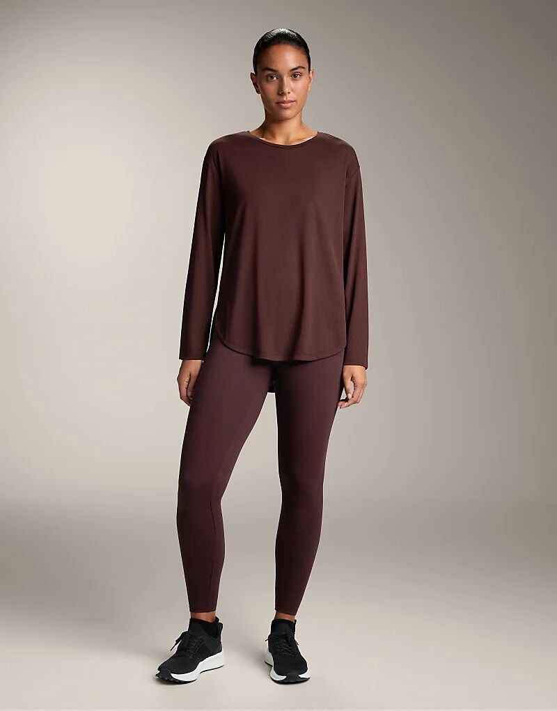 Лонгслив OYSHO с длинным рукавом и складкой сзади из смеси модала коричневого цвета
Лонгслив OYSHO с длинным рукавом и складкой сзади из смеси модала коричневого цвета