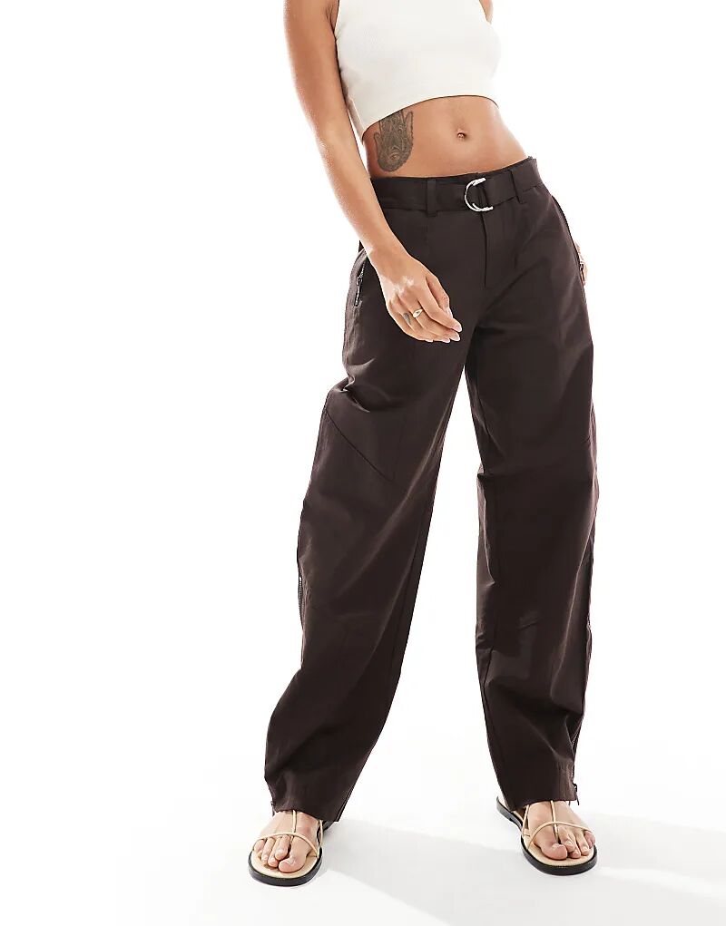 Брюки ASOS DESIGN с поясом, вставками и молнией, шоколадного цвета
Брюки ASOS DESIGN с поясом, вставками и молнией, шоколадного цвета