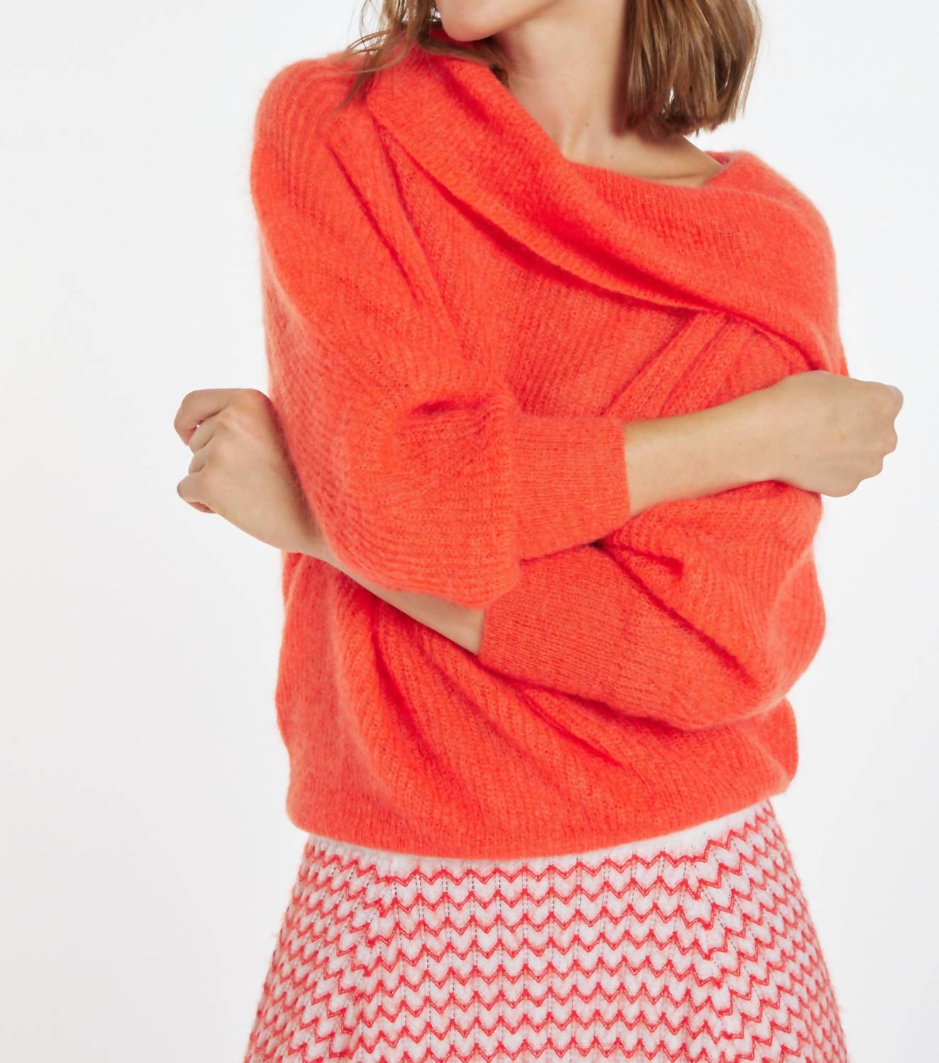 Каэли мохеровый свитер бардо в оранжевом MAISON MONTAGUT
Каэли мохеровый свитер бардо в оранжевом MAISON MONTAGUT