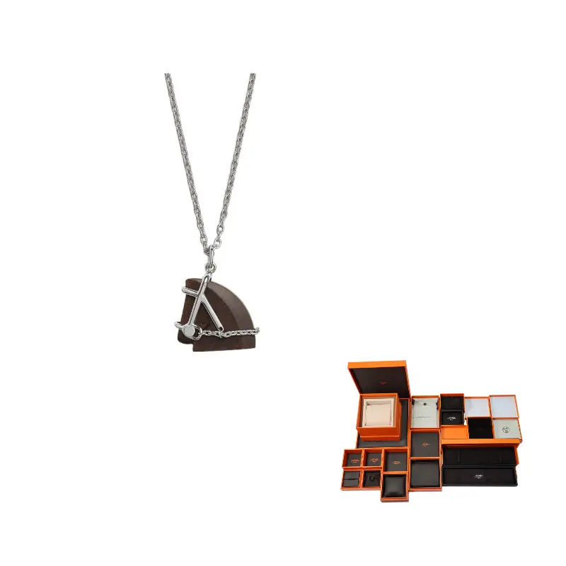 HERMES Металлическое колье Cheval унисекс silver
HERMES Металлическое колье Cheval унисекс silver