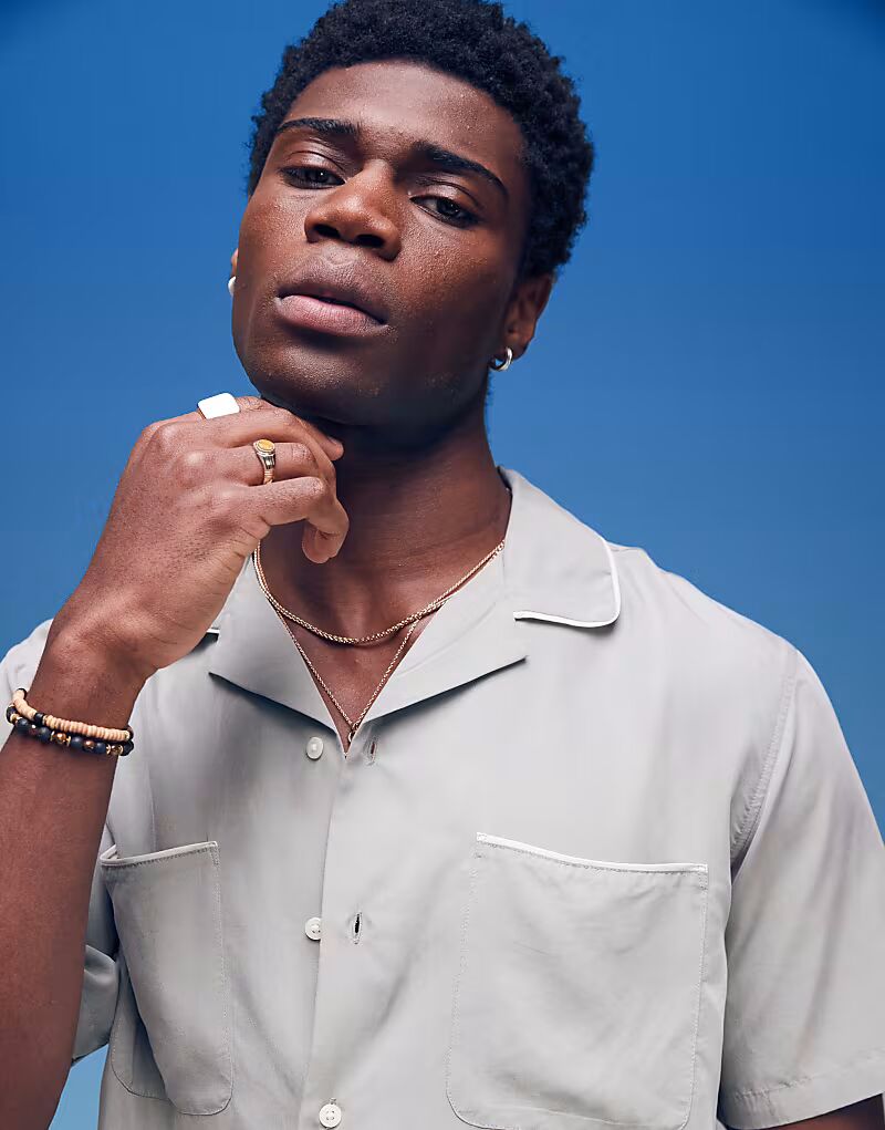 Рубашка с короткими рукавами Abercrombie & Fitch в цвете шалфейно-зеленый
Рубашка с короткими рукавами Abercrombie & Fitch в цвете шалфейно-зеленый