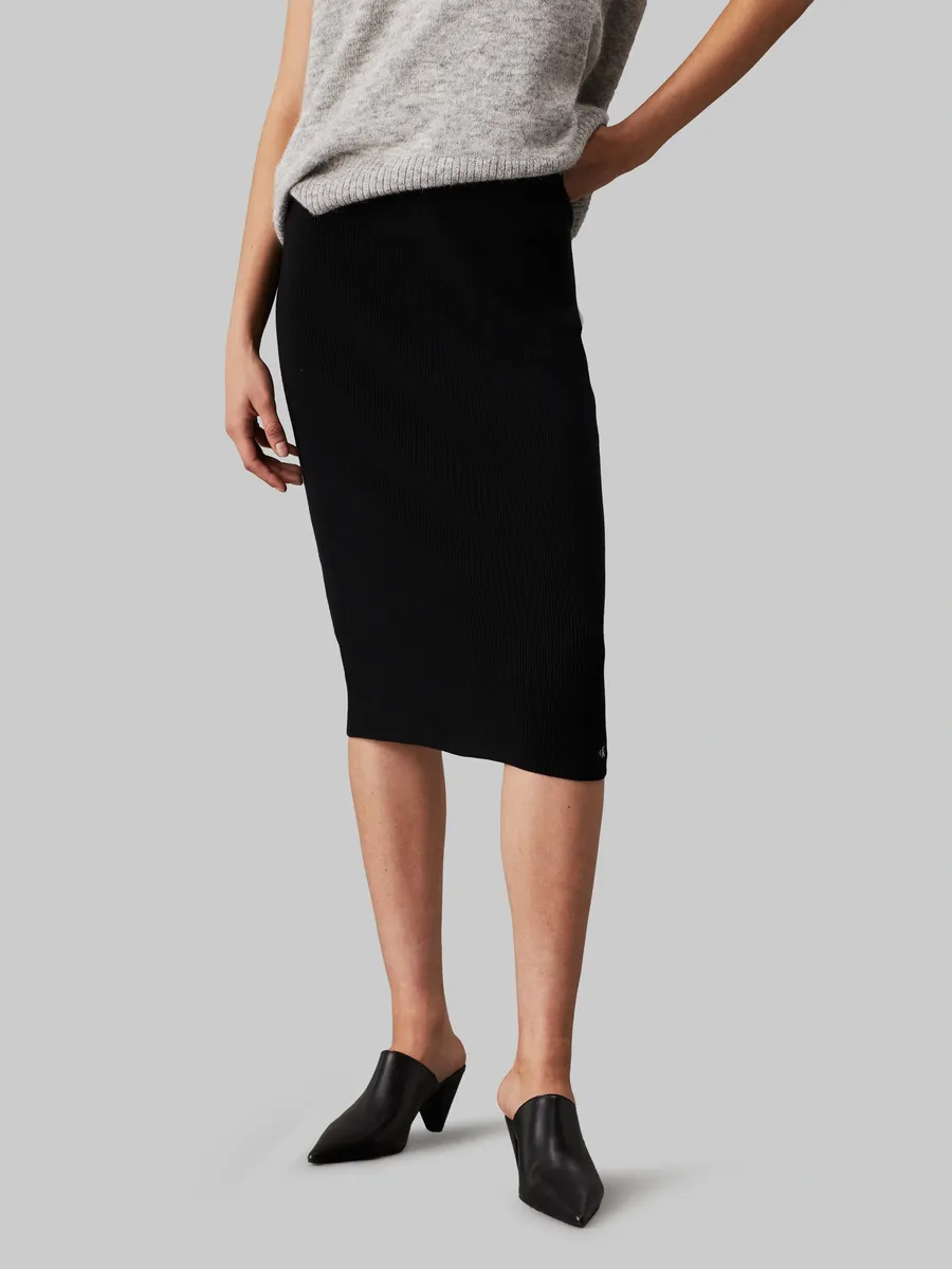 Юбка из джерси Calvin Klein Jeans "WOVEN LABEL SWEATER SKIRT" с нашивкой-логотипом, черный
Юбка из джерси Calvin Klein Jeans "WOVEN LABEL SWEATER SKIRT" с нашивкой-логотипом, черный