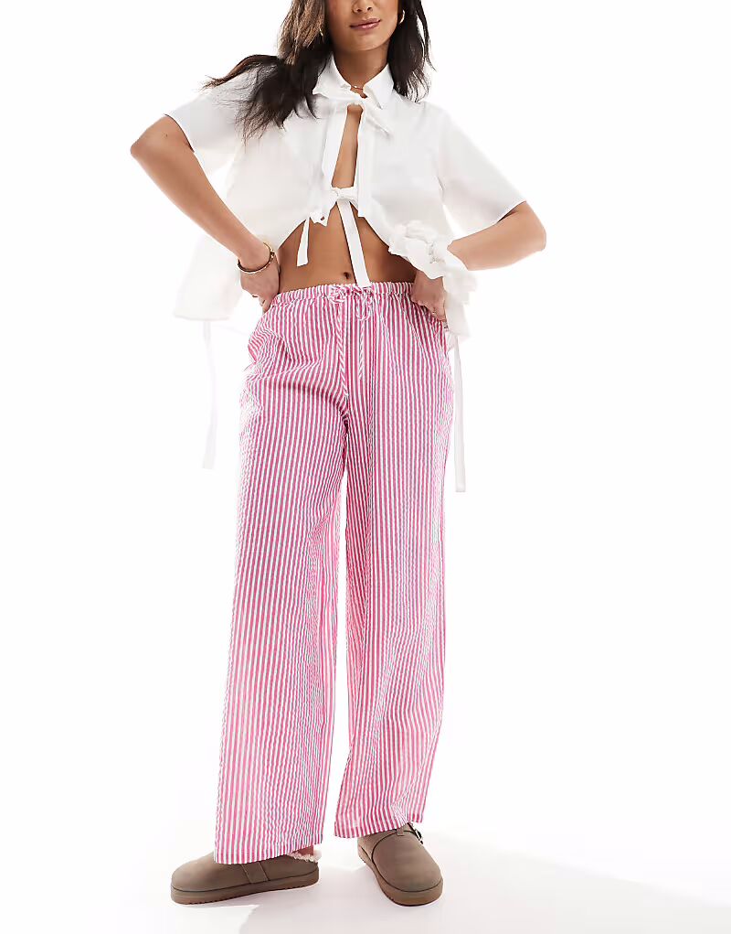 Wednesday's Girl - Широкие брюки в розовую полоску
Wednesday's Girl - Широкие брюки в розовую полоску