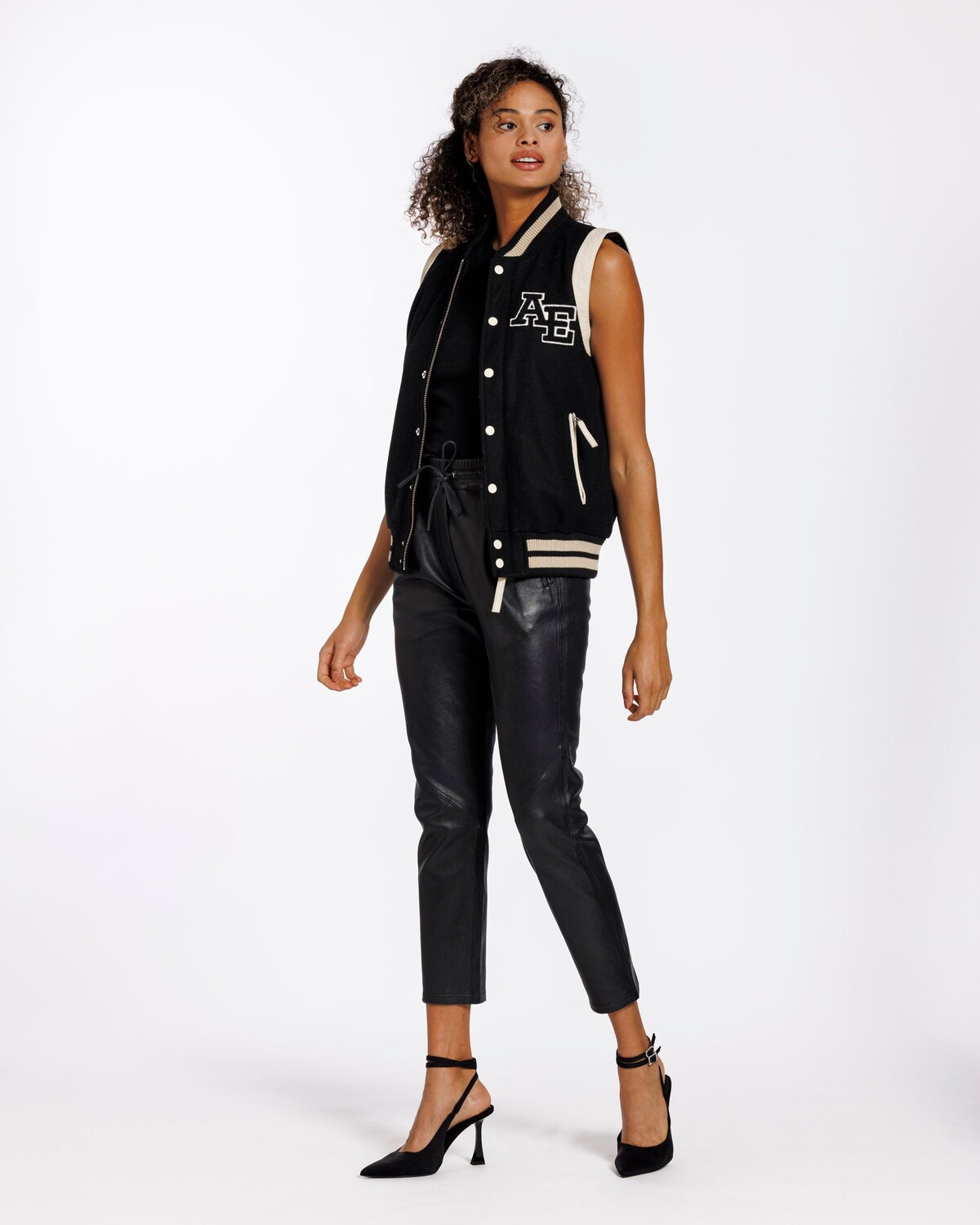 Жилет Alter Ego, черный
Жилет Alter Ego, черный